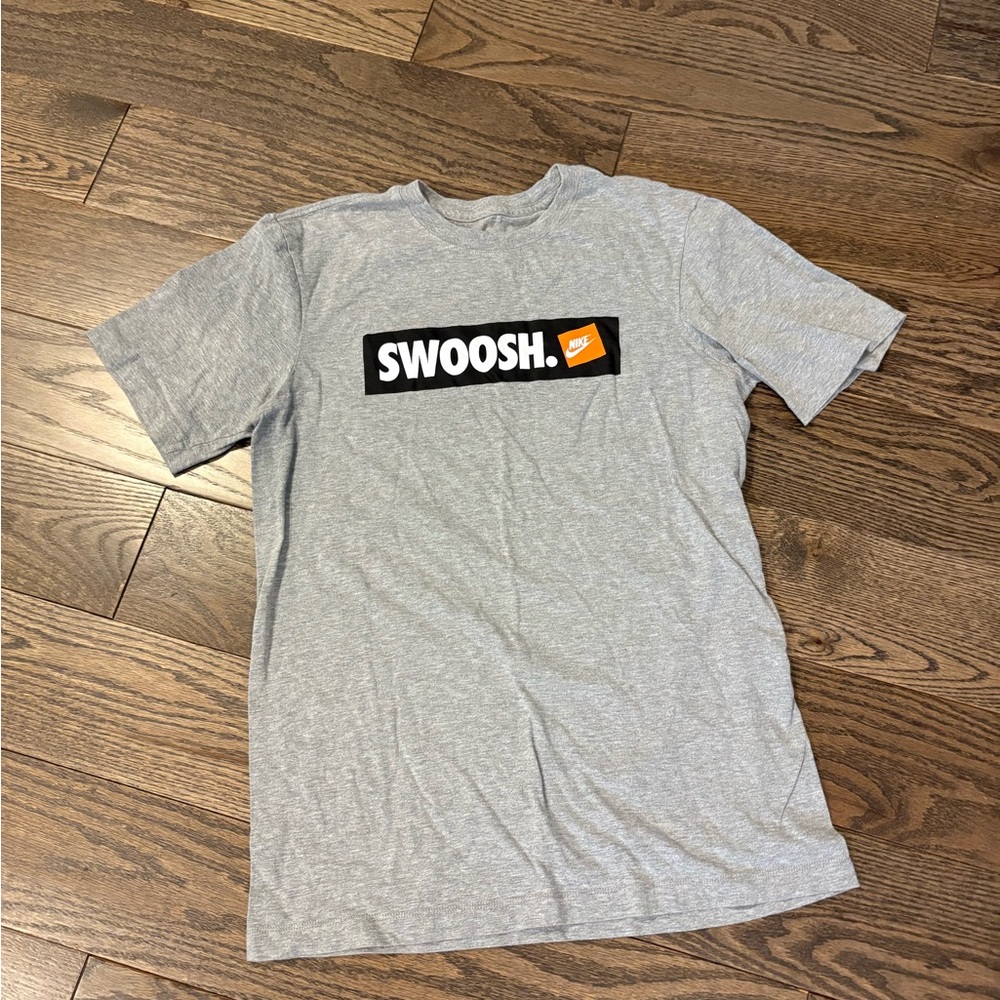 Nike Gray Swoosh Logo Men's Tee Small
